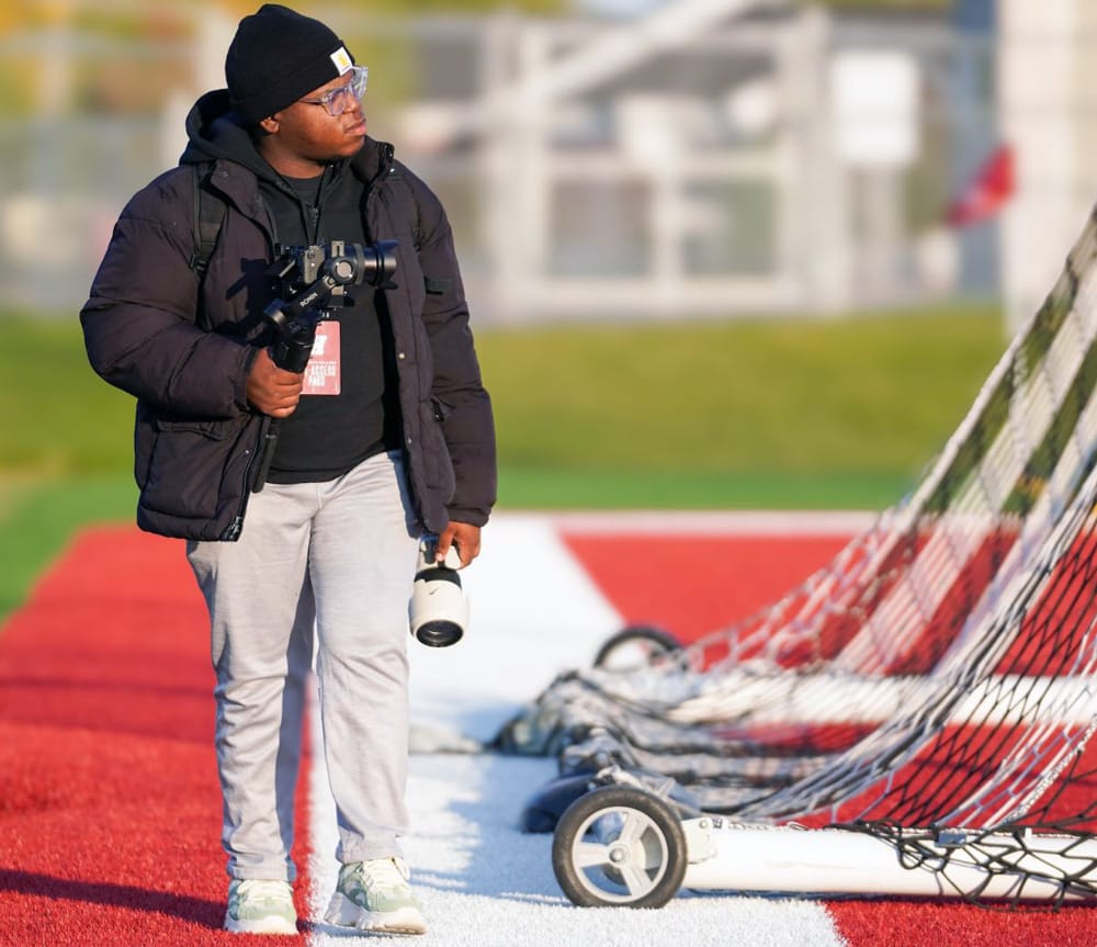 约翰逊在镜头后面分享了他对学生生活的看法 2 AmielJohnson 25wb