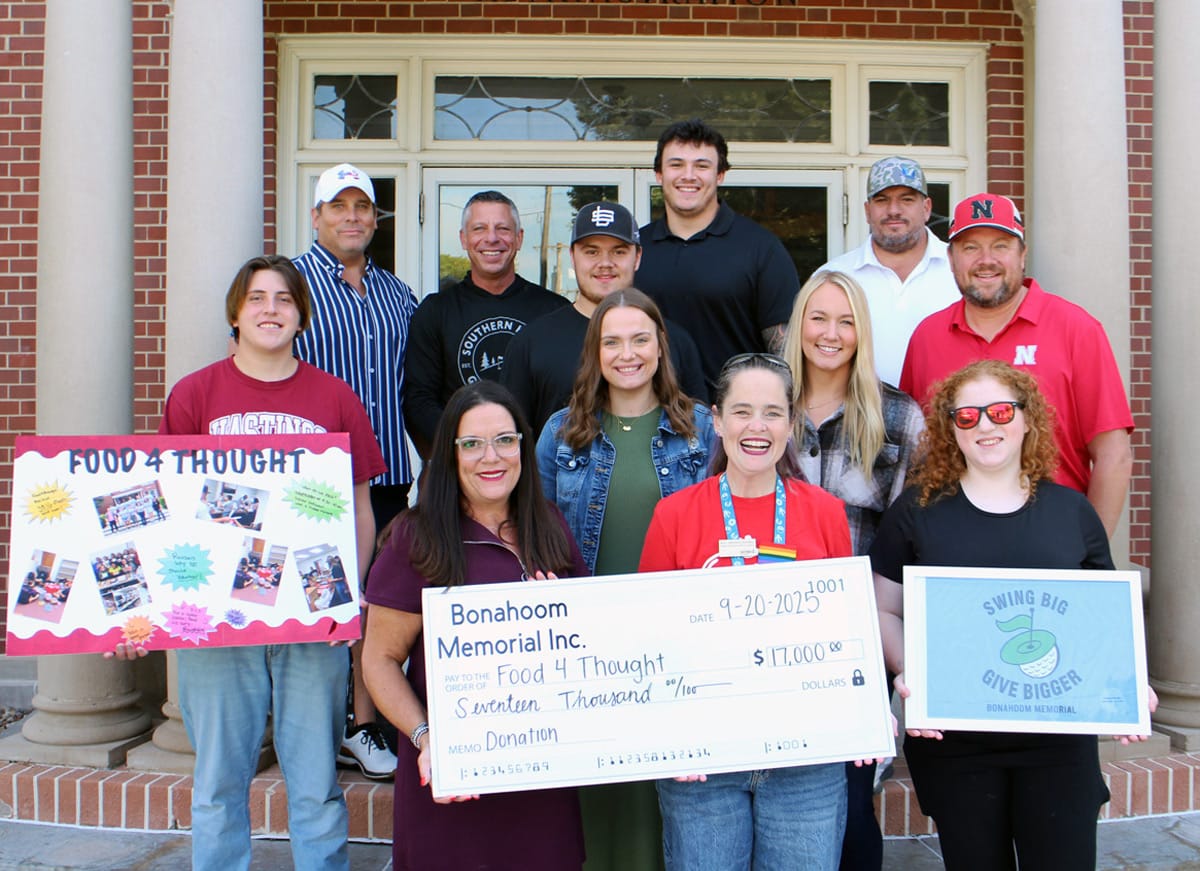 博纳胡姆纪念高尔夫锦标赛向Food4Thought项目捐赠了17,000美元 1 Food4Thought 25wb2