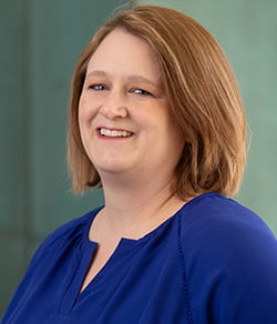 十大彩票游戏平台的毕业生在幕后工作,让奥马哈交响乐团继续前进 2 Photo of Jennifer Kreitz