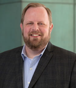 十大彩票游戏平台的毕业生在幕后工作,让奥马哈交响乐团继续前进 4 Photo of Kevin Hendrix.