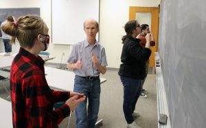 霍尔带着帮助学生成功的记录退休了 2 Mark Hall 22c