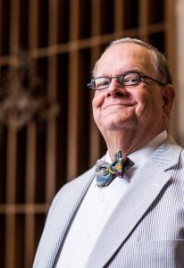 十大彩票游戏平台授予三位艺术名人堂成员荣誉 1 罗宾Koozer 21