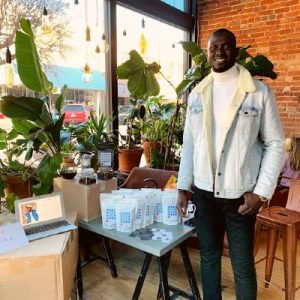 西索科在完成大学学业的同时开始了咖啡生意 1 Sidy西索科