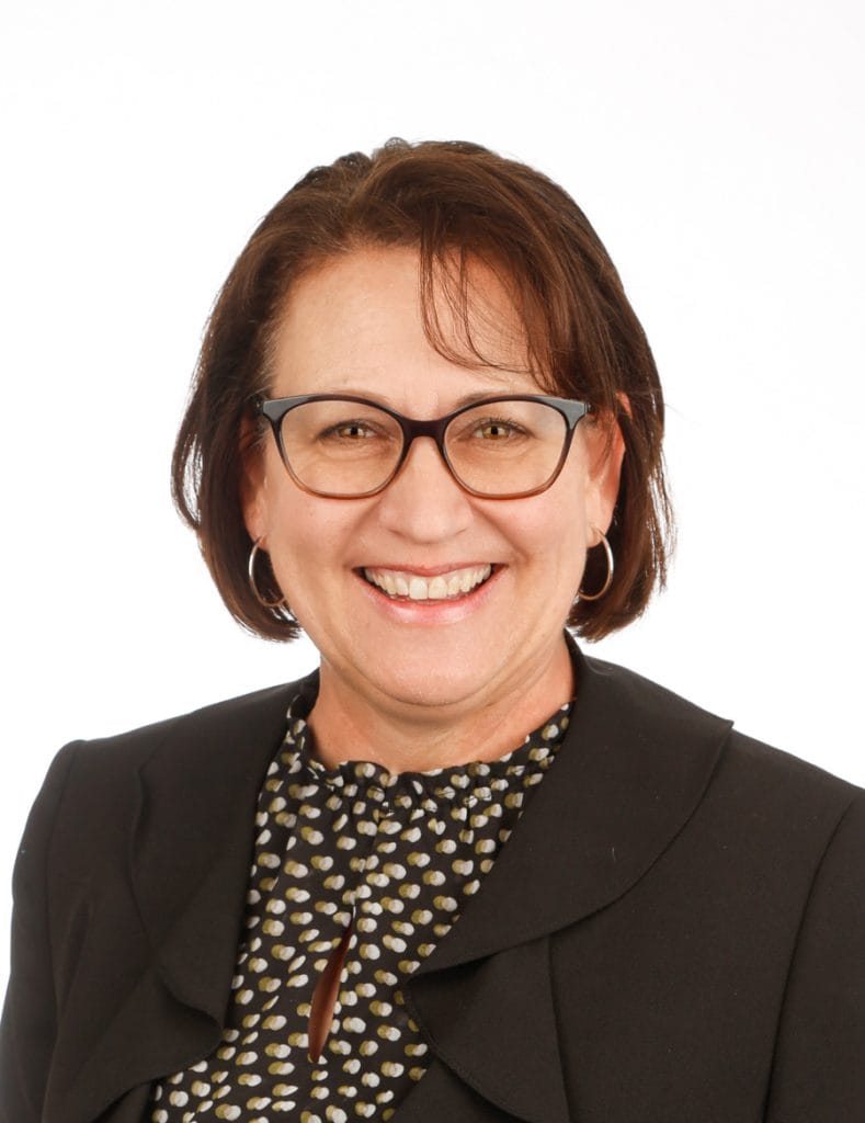 伯夫被任命为招生和经济援助主任 16 Traci Boeve 25