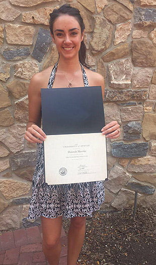 Hannah Meeske '17 stands with her certificate from the Denver Publishing Institute. Meeske attended the four-week graduate program after graduating from Hastings College with a triple major in publishing, 英语 and 西班牙语. meeske vertical